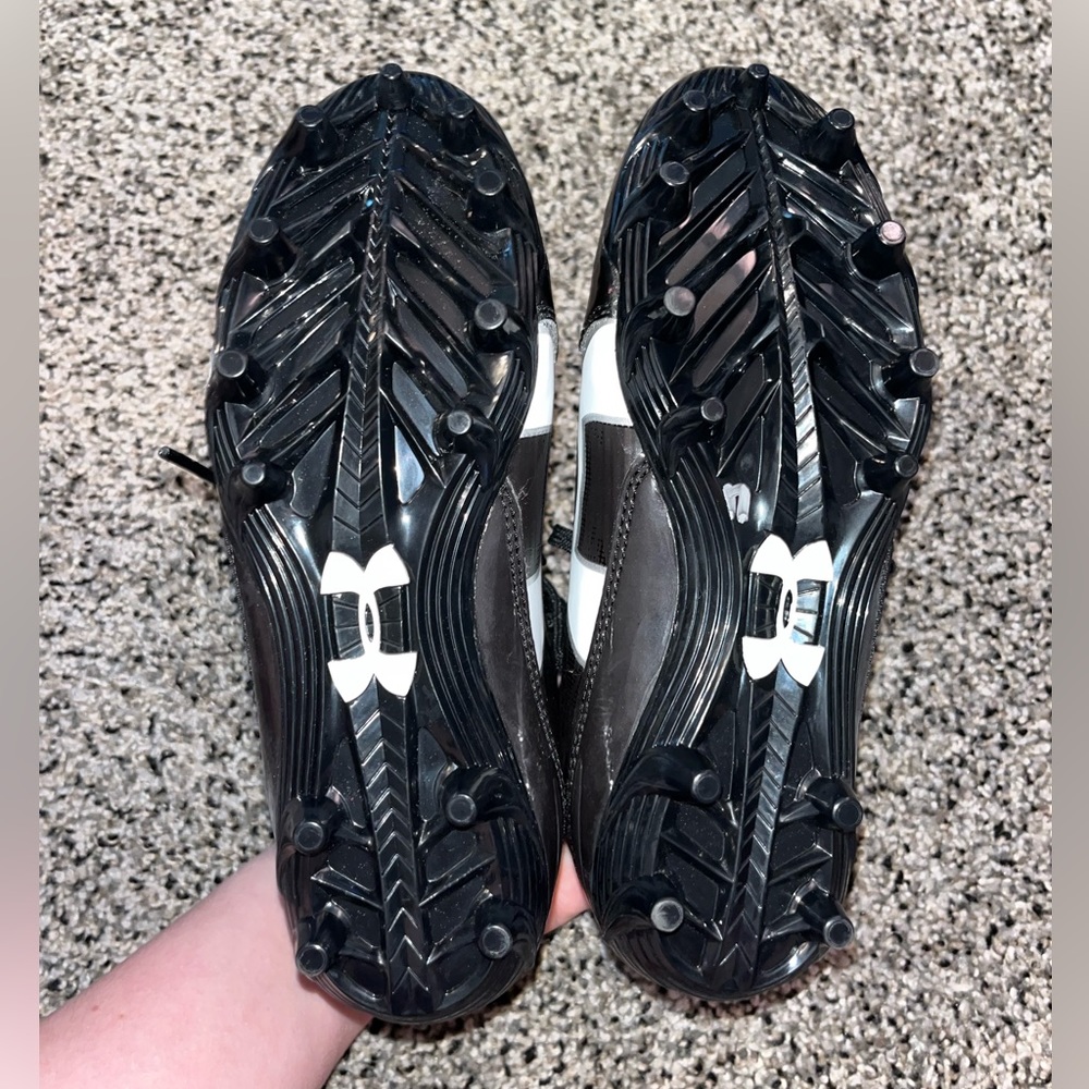 Youth Under Armour cleats - Picture 5 of 6